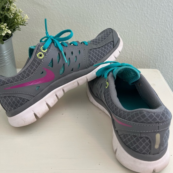 Nike flex run 2013, size 6 running shoe - Picture 4 of 6